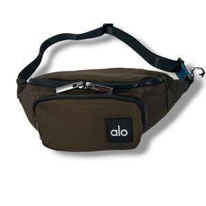 ALO YOGA Explorer Fanny Pack/Crossbody  Color:  Espresso NWT  Tourist Gorpcore